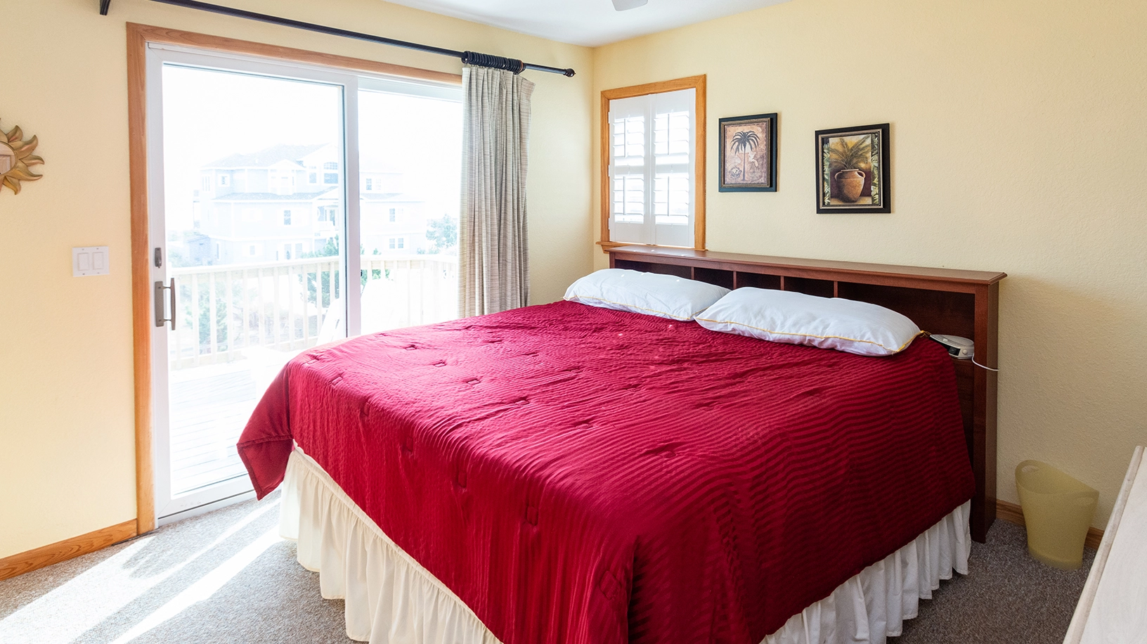 Sunny Daze Semi-Oceanfront Home in Whalehead Corolla