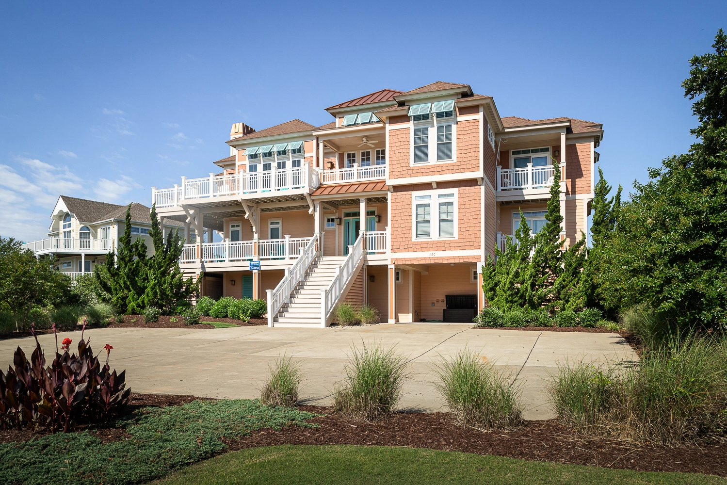 Puttin' on the Ritz Oceanside Home in Whalehead Corolla