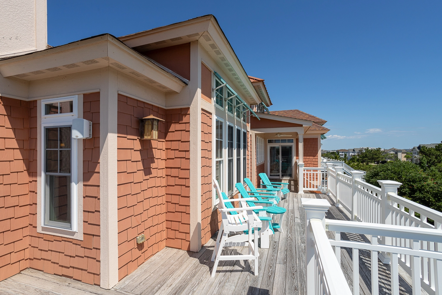 Puttin' on the Ritz Oceanside Home in Whalehead Corolla