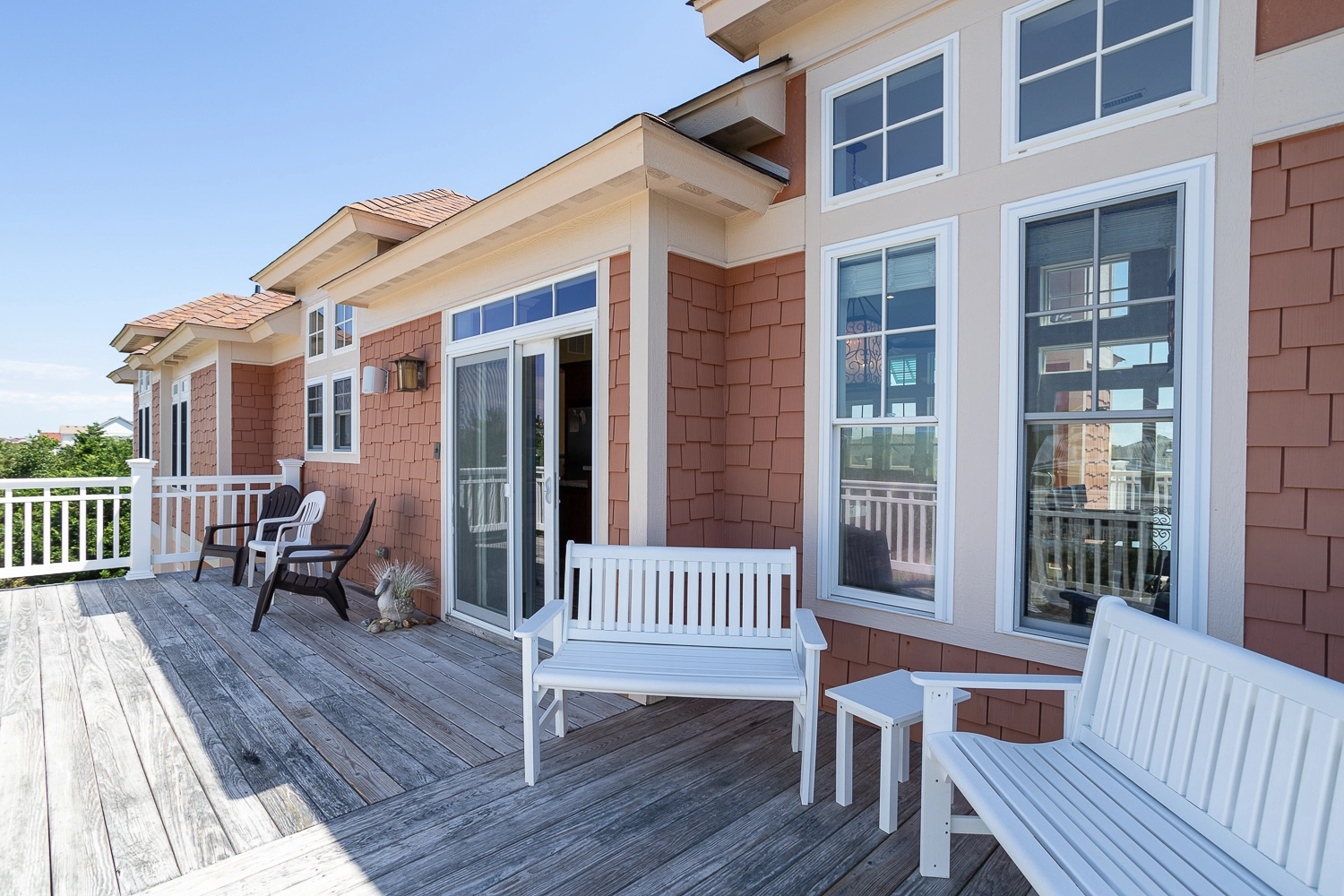 Puttin' on the Ritz Oceanside Home in Whalehead Corolla