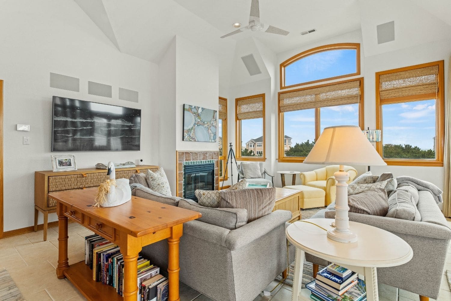 Hundred Thousand Welcomes property image