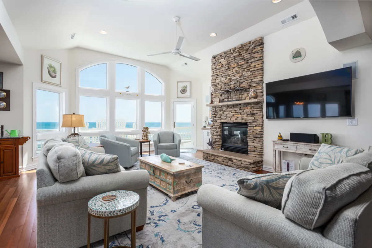 The Beez Nest Oceanfront Home in Pine Island Corolla