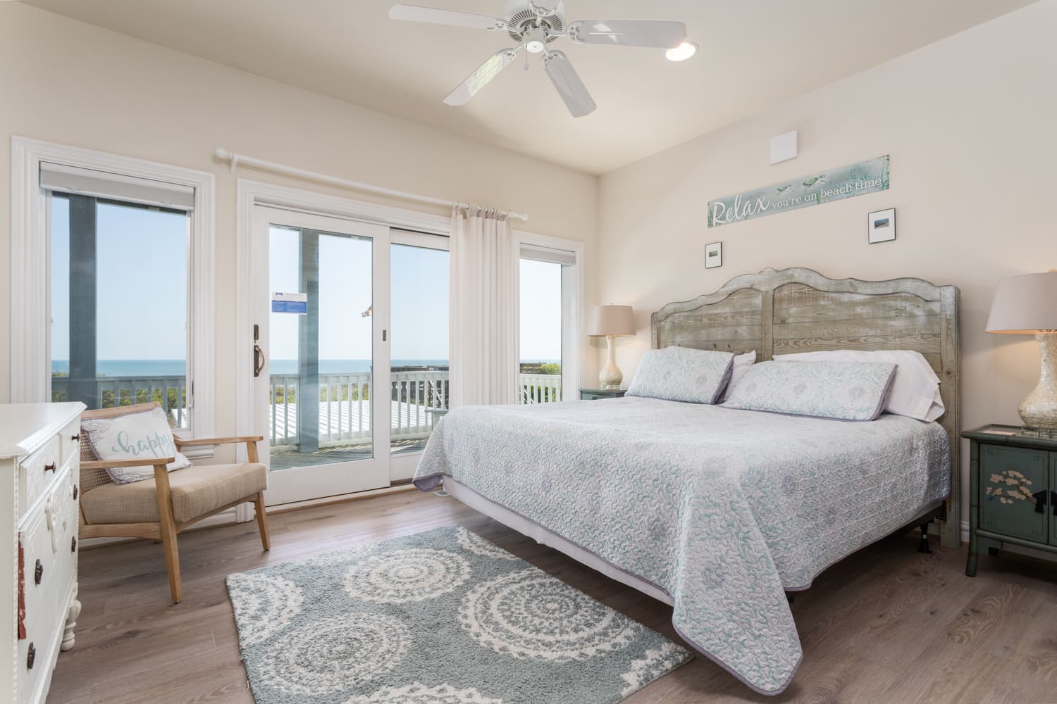 The Beez Nest Oceanfront Home in Pine Island Corolla