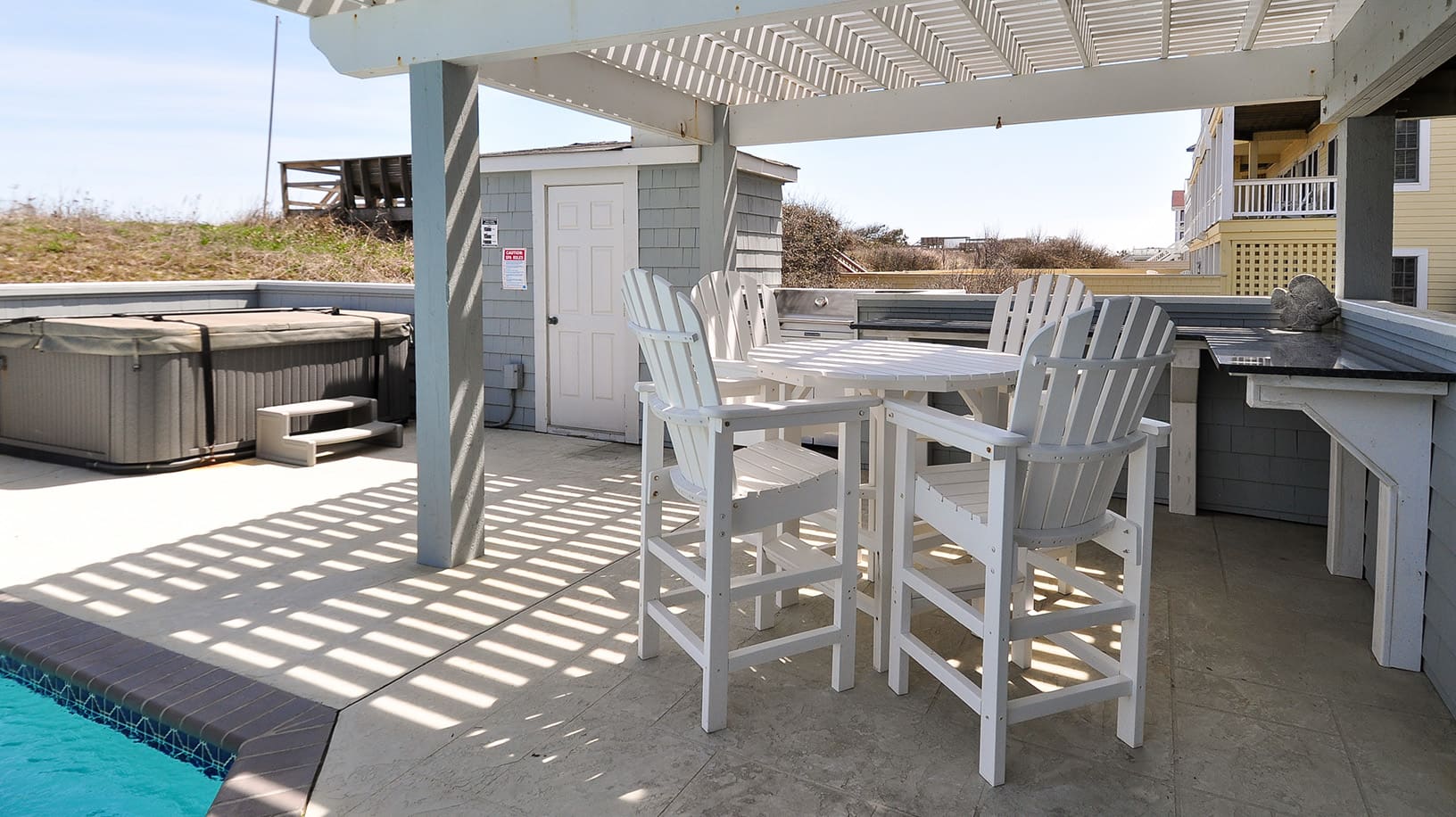 The Beez Nest Oceanfront Home in Pine Island Corolla
