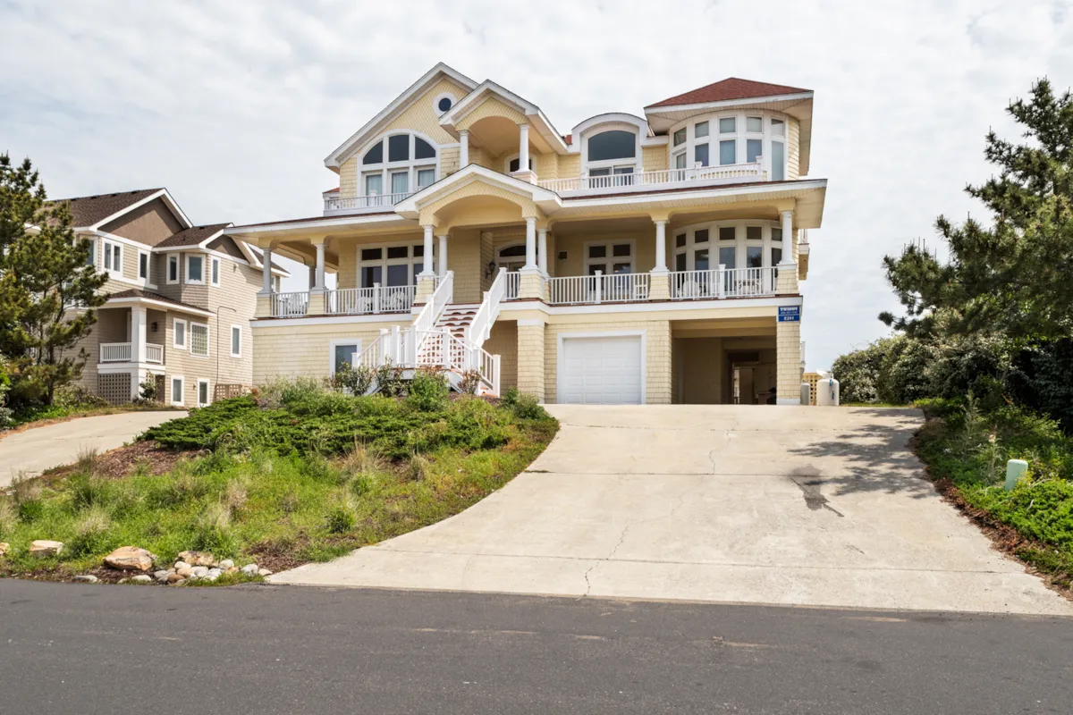 Chateau E'lan Oceanfront Home in Pine Island Corolla