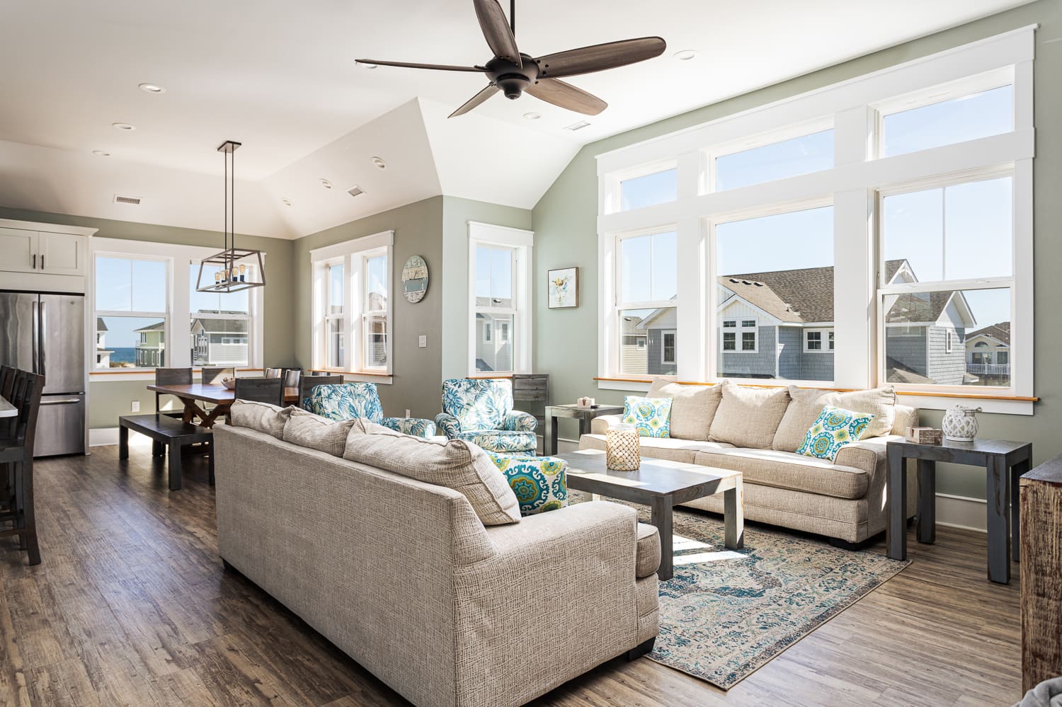 Bikinis and Martinis property image