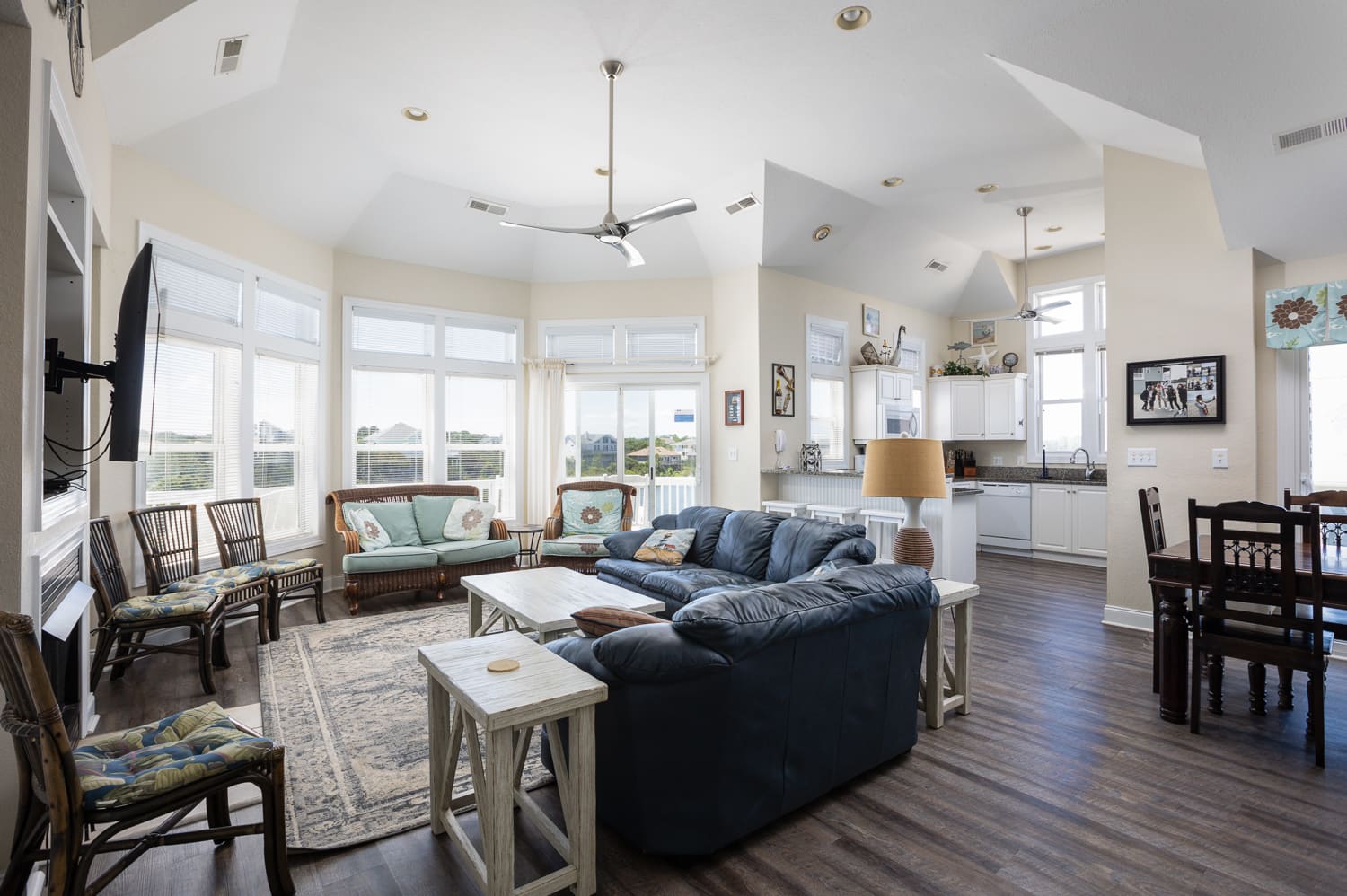 Lakeside Breeze property image