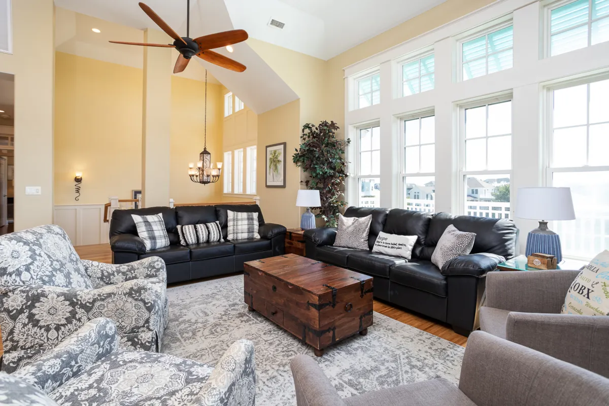Puttin' on the Ritz Oceanside Home in Whalehead Corolla