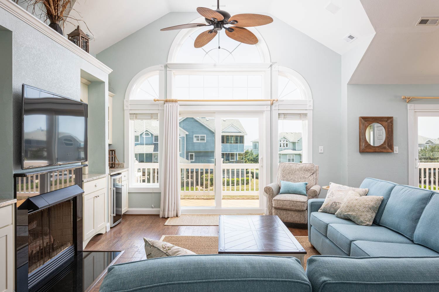 Happy Hours property image