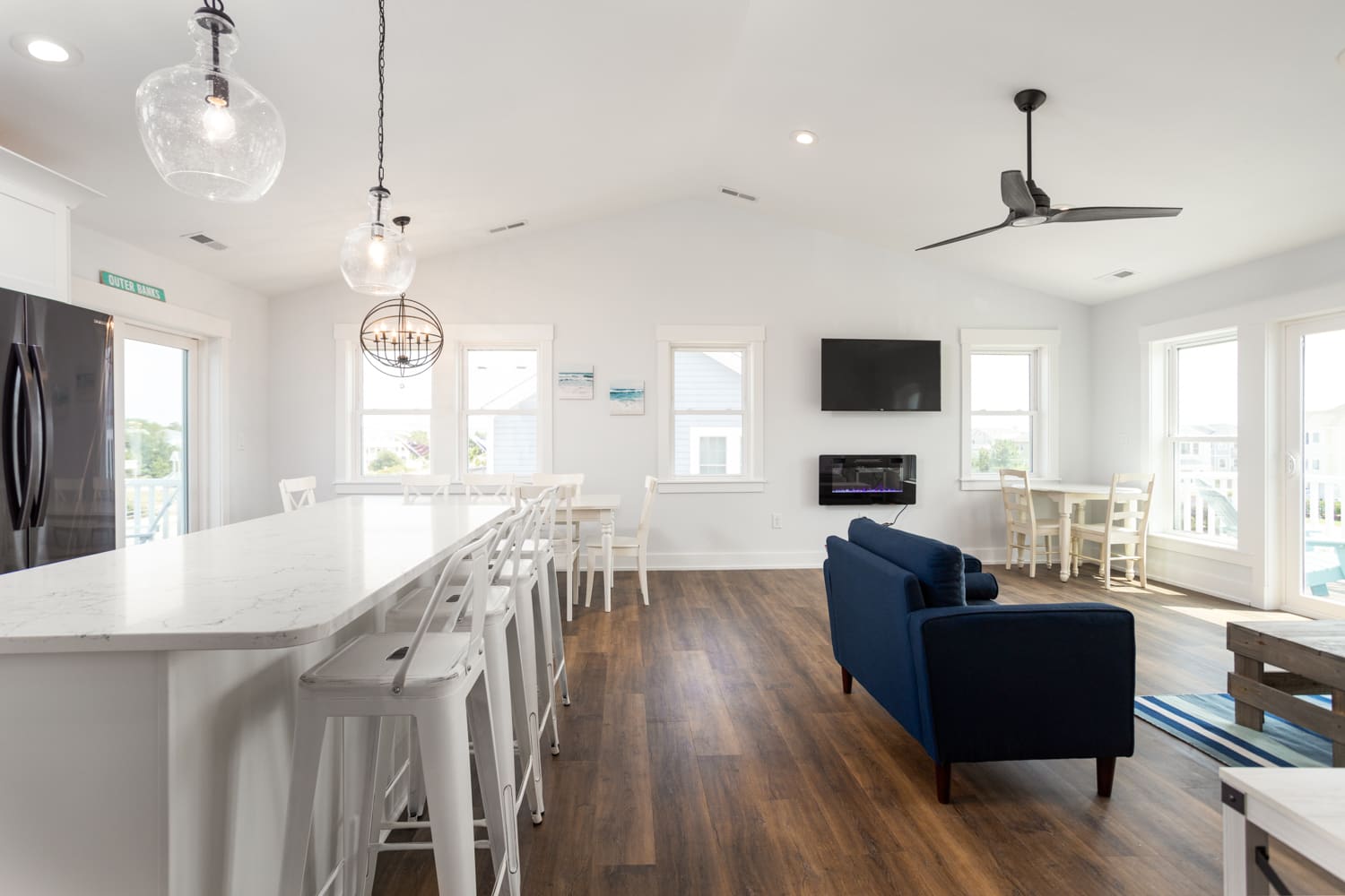 Diamond Waves property image