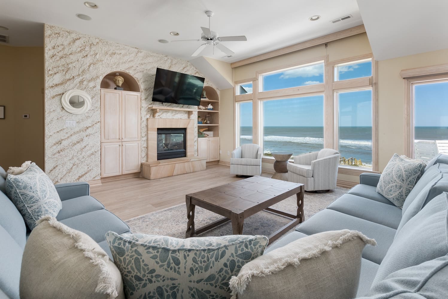 Moonlight Reflection property image