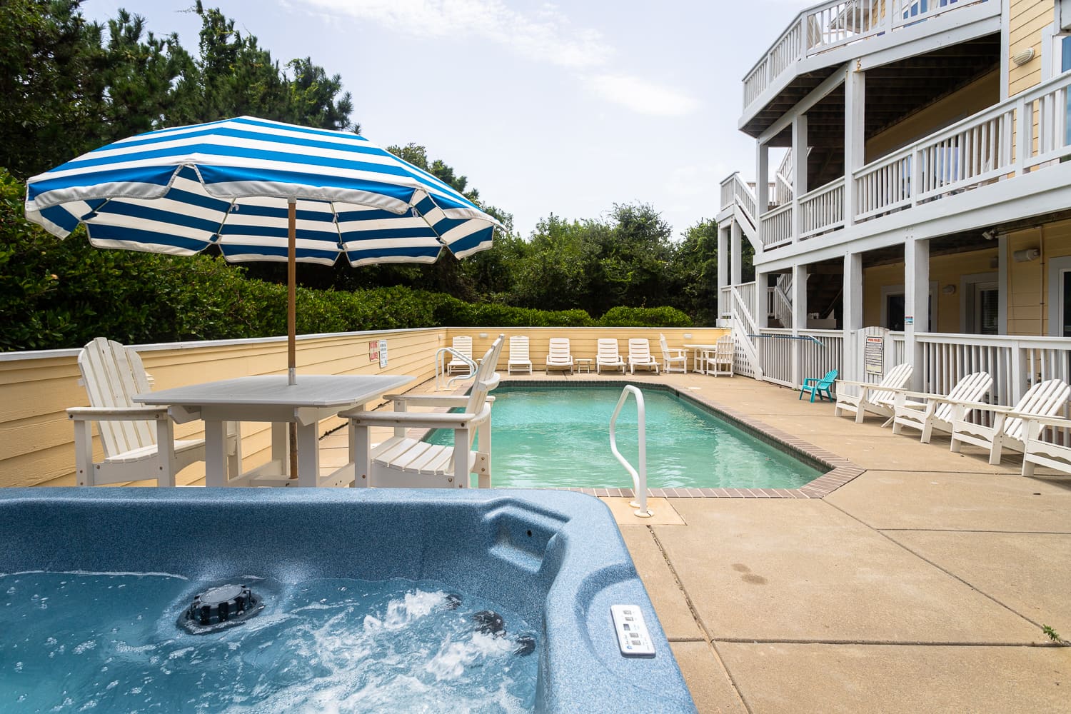 Aqua Eyes property image