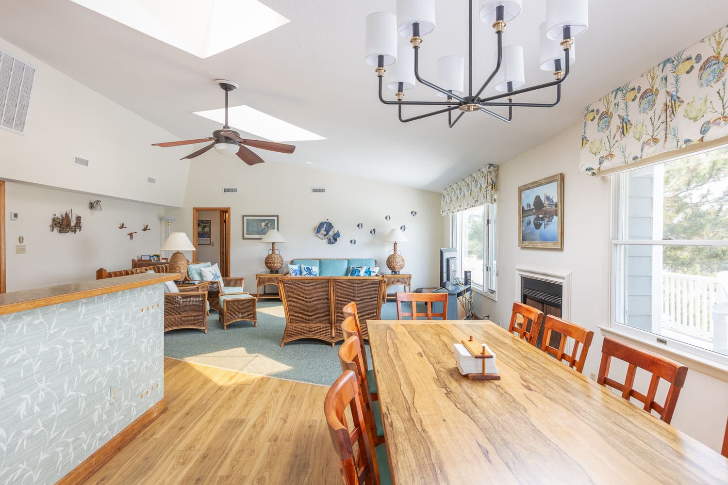 Seascape I Semi-Oceanfront Home in Whalehead Corolla
