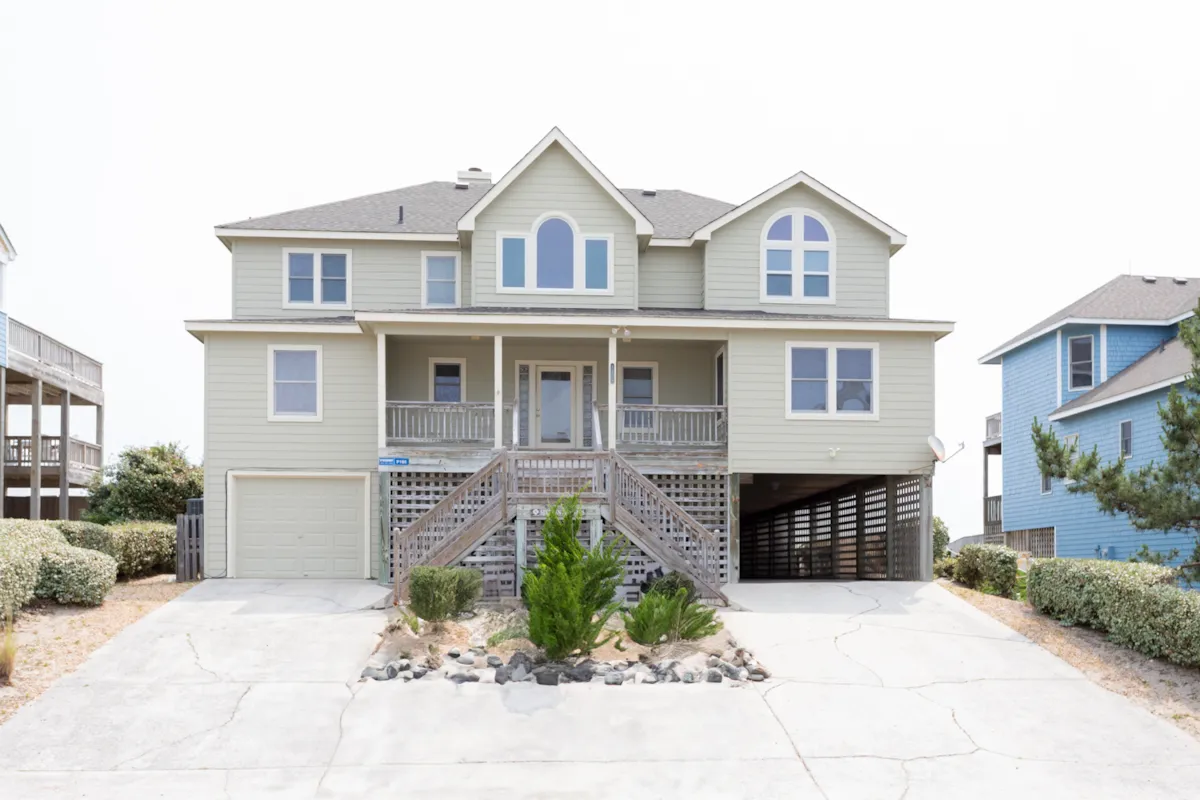 Sixteen Sandals Oceanfront Home in Villages at Ocean Hill Corolla