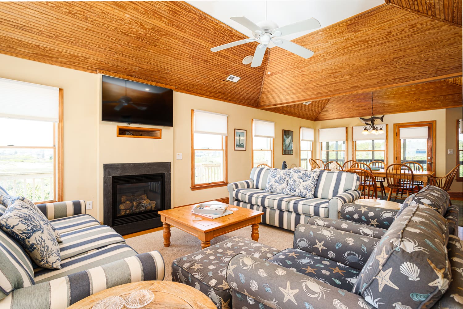 C D Light property image