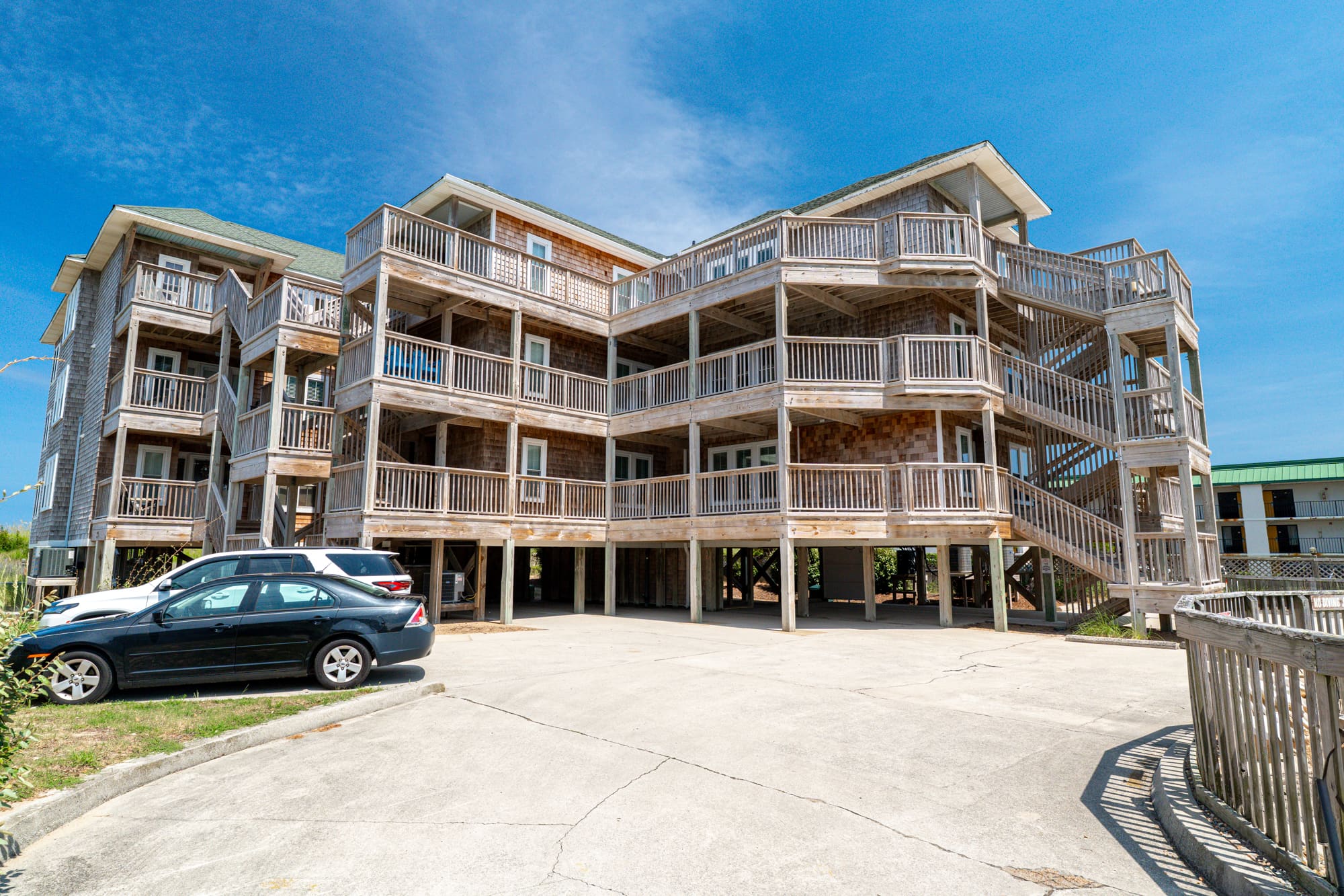 Sip-N-Surf property image