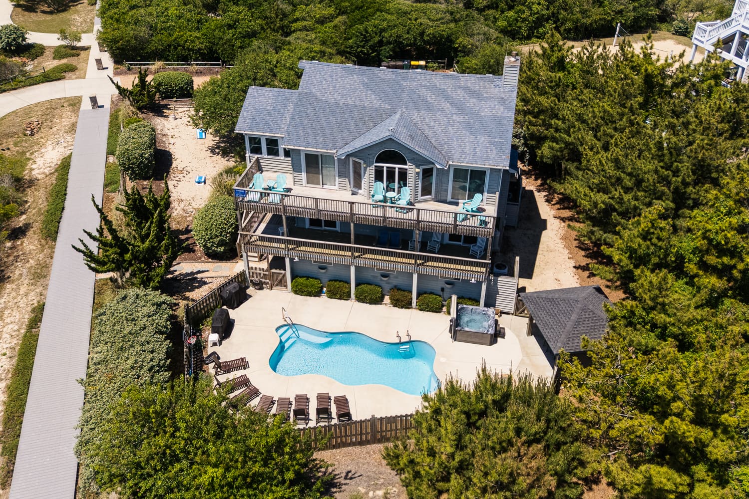 Barracuda Beach House Semi-Oceanfront Home in Whalehead Corolla