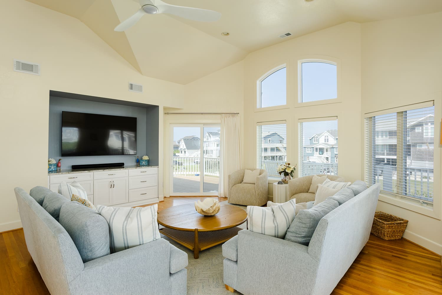 Dune R Thing property image