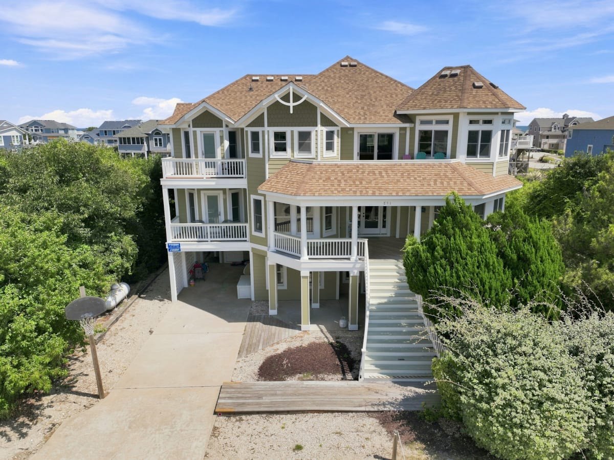 Grapefruit Moon Oceanside Home in Whalehead Corolla