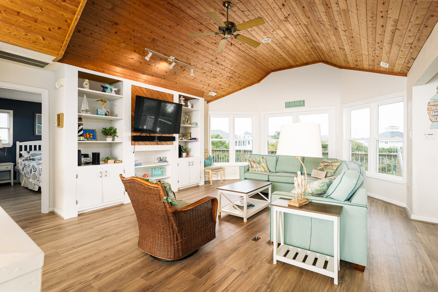 Shay D Shores property image