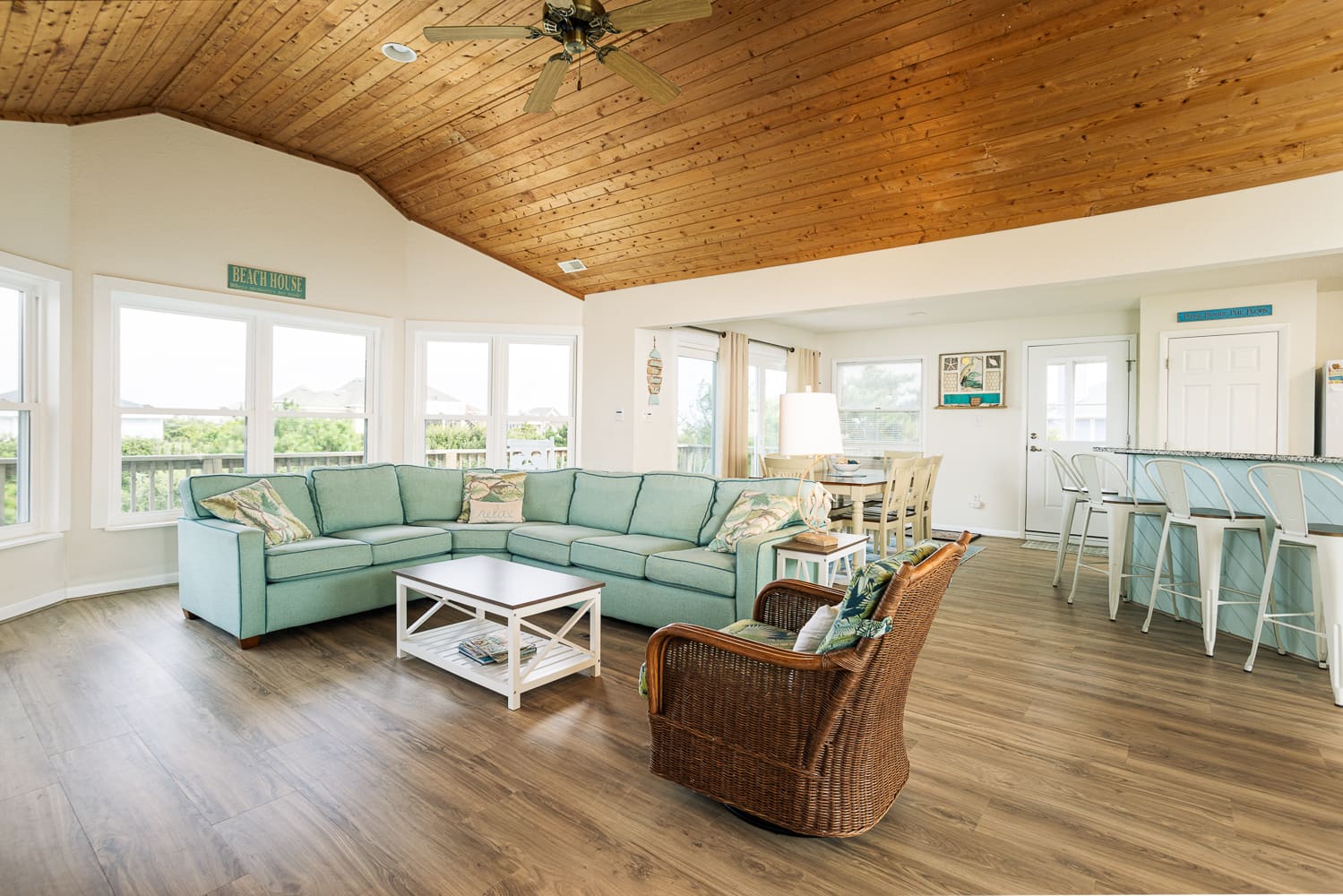 Shay D Shores property image